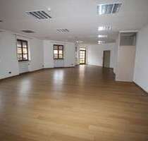 Büro in Mallersdorf-Pfaffenberg 1.750,00 € 220 m²