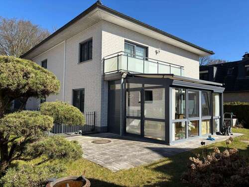 Foto - Haus zum Kaufen in Hamburg-Poppenbüttel 1.150.000,00 € 230 m²