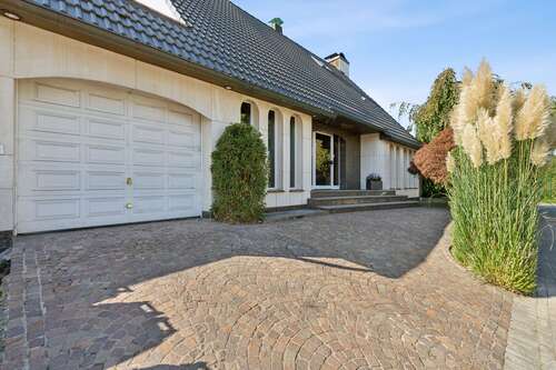 Foto - Haus zum Kaufen in Ratingen 825.000,00 € 261 m²
