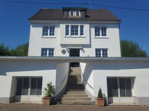 Foto - Haus zum Kaufen in Pracht 390.000,00 € 250 m²