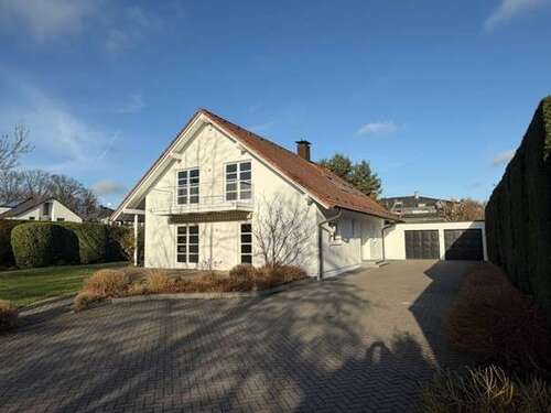 Foto - Haus zum Mieten in Meerbusch 9.300,00 € 300 m²