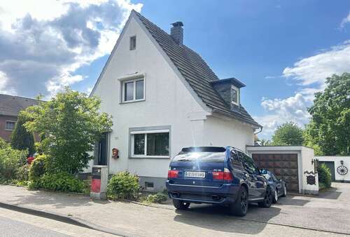 Foto - Haus zum Kaufen in Langenfeld 699.000,00 € 196 m²