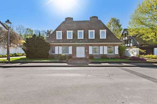 Foto - Haus zum Kaufen in Düsseldorf - Stockum 1.640.000,00 € 299 m²