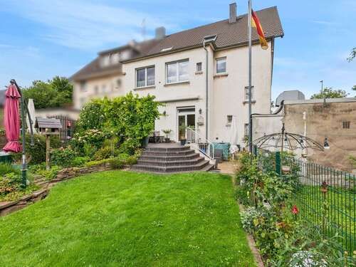 Foto - Haus zum Kaufen in Duisburg 369.000,00 € 277 m²