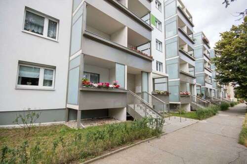 Foto - Wohnung zum Mieten in Halle (Saale) 348,00 € 56.93 m²