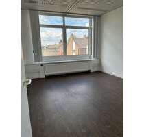 Büro in Krefeld 360,00 € 27 m² - 360,00&nbsp;EUR Kaltmiete, ca.&nbsp; 27,00&nbsp;m&sup2; in Krefeld (PLZ: 47803)