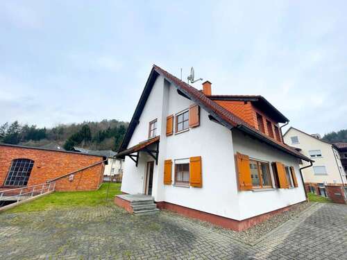 Foto - Haus zum Kaufen in Rödental Mittelberg 260.000,00 € 181 m²