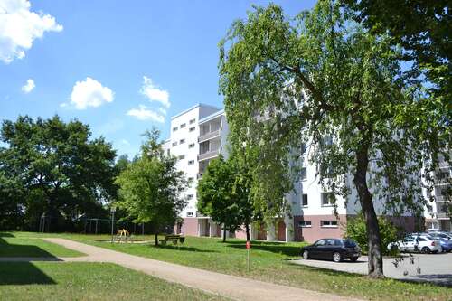 Foto - Wohnung zum Mieten in Schwarze Pumpe 440,25 € 67.73 m²