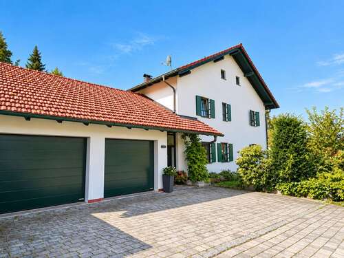 Foto - Haus zum Kaufen in Neukirchen 675.000,00 € 310 m²