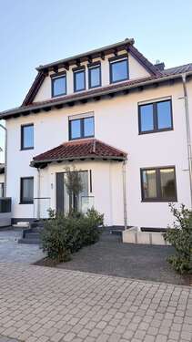 Foto - Haus zum Kaufen in Karben 1.150.000,00 € 305 m²