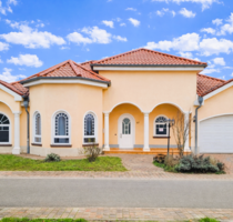 Haus zum Kaufen in Mackenbach 799.000,00 € 292 m²