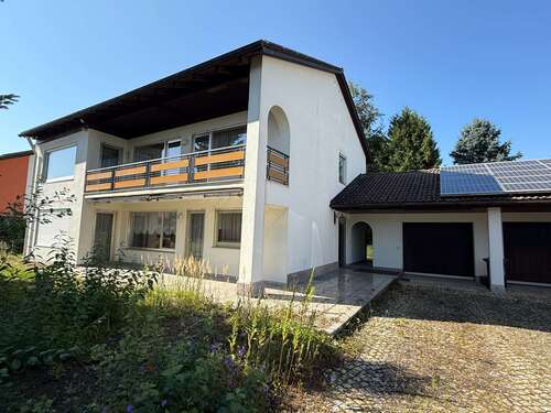 Foto - Haus zum Mieten in Surberg 1.999,00 € 200 m²