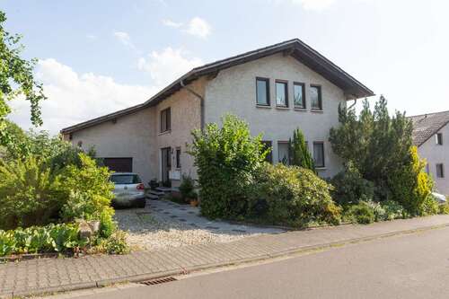 Foto - Haus zum Kaufen in Lollar 395.000,00 € 181 m²