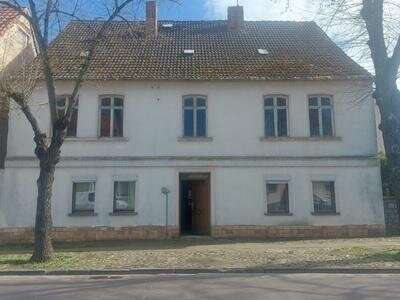 Foto - Haus zum Kaufen in Calbe (Saale) 70.000,00 € 300 m²