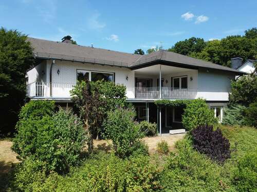 Foto - Haus zum Kaufen in Sundern (Sauerland) 398.000,00 € 254 m²