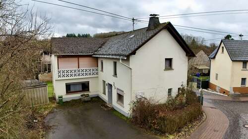 Foto - Haus zum Kaufen in Puderbach-Niederdreis 79.000,00 € 139 m²