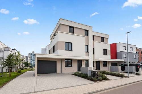 Foto - Haus zum Mieten in Liederbach am Taunus 4.350,00 € 185 m²