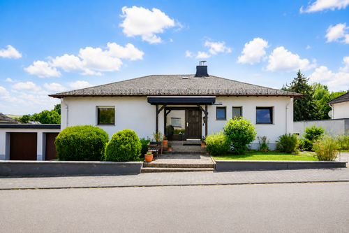 Foto - Haus zum Mieten in Flacht 2.000,00 € 245 m²
