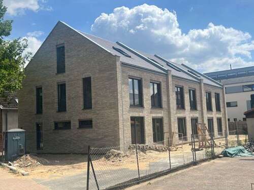 Foto - Haus zum Mieten in Burgwedel 2.100,00 € 156 m²