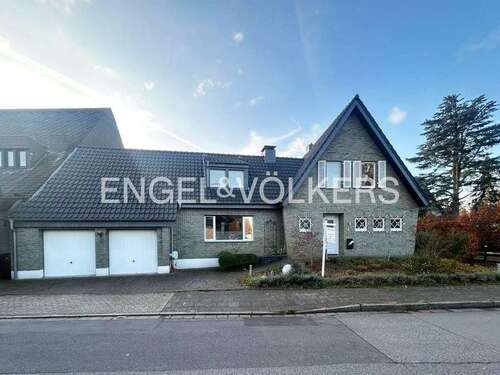 Foto - Haus zum Kaufen in Krefeld 825.000,00 € 228 m²