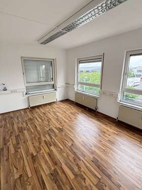 Foto - Büro in Hochheim 873,00 € 97 m²