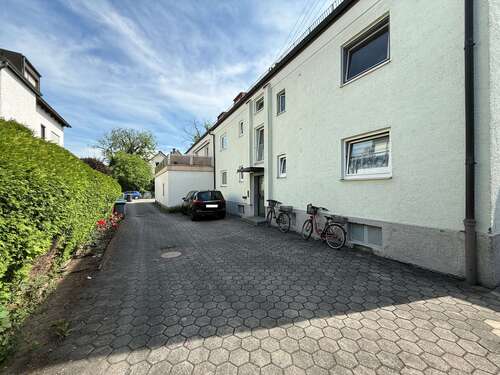 Foto - Haus zum Kaufen in Karlsfeld 1.300.000,00 € 379 m²