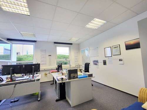 Foto - Büro in Neutraubling 1.179,00 € 121 m²