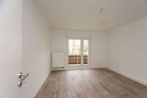 Foto - Wohnung zum Mieten in Halle (Saale) 420,46 € 59.98 m²