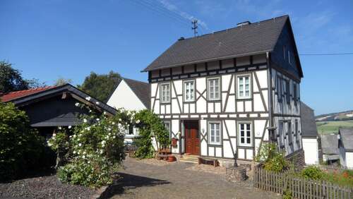 Foto - Haus zum Kaufen in Schwarzerden 329.000,00 € 210 m²
