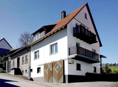 Foto - Haus zum Kaufen in Diemelsee 229.000,00 € 293 m²