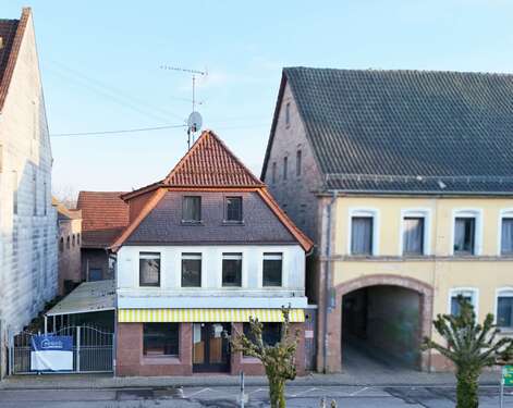 Foto - Haus zum Kaufen in Trippstadt 296.000,00 € 222 m²