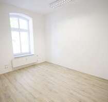 Büro in Essen 224,00 € 15 m² - 224,00&nbsp;EUR Kaltmiete, ca.&nbsp; 15,00&nbsp;m&sup2; in Essen (PLZ: 45327)