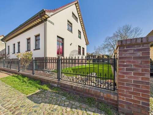 Foto - Haus zum Kaufen in Kremmen 699.000,00 € 352.83 m²