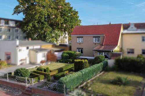 Foto - Haus zum Kaufen in Friedland 129.000,00 € 128.13 m²