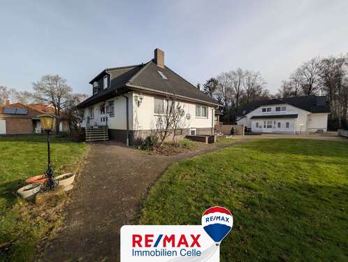 Foto - Haus zum Kaufen in Adelheidsdorf 870.000,00 € 717 m²