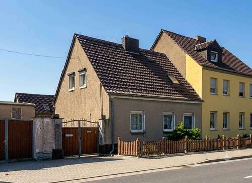 Foto - Haus zum Kaufen in Bitterfeld-Wolfen 89.000,00 € 99 m²