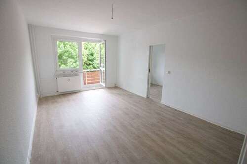 Foto - Wohnung zum Mieten in Halle (Saale) 343,00 € 68.63 m²
