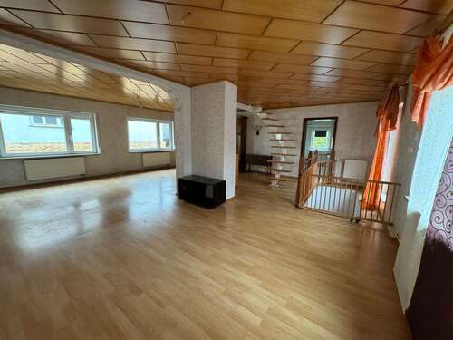 Foto - Haus zum Kaufen in Stein-Bockenheim 239.000,00 € 200 m²