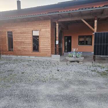 Foto - Wohnung zum Kaufen in Lindberg 70.000,00 € 134 m²