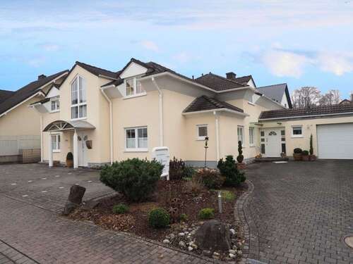 Foto - Haus zum Kaufen in Helferskirchen 649.000,00 € 284 m²