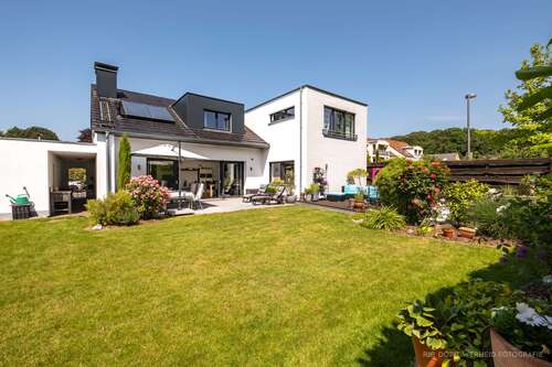 Foto - Haus zum Kaufen in Langenfeld 1.390.000,00 € 272 m²