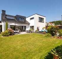 Haus zum Kaufen in Langenfeld 1.390.000,00 € 272 m²