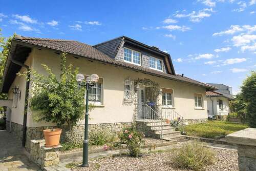 Foto - Haus zum Kaufen in Florstadt Stammheim 489.000,00 € 249 m²