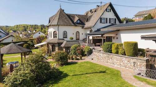 Foto - Haus zum Kaufen in Raubach 995.000,00 € 262 m²