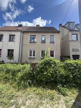 Foto - Haus zum Kaufen in Dessau-Roßlau OT Kleinkühnau 50.000,00 € 131.4 m²