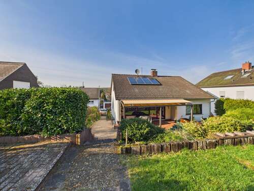 Foto - Haus zum Kaufen in Hochspeyer 449.000,00 € 223 m²