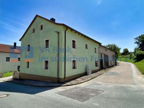 Foto - Haus zum Kaufen in Burgsalach 269.000,00 € 156 m²