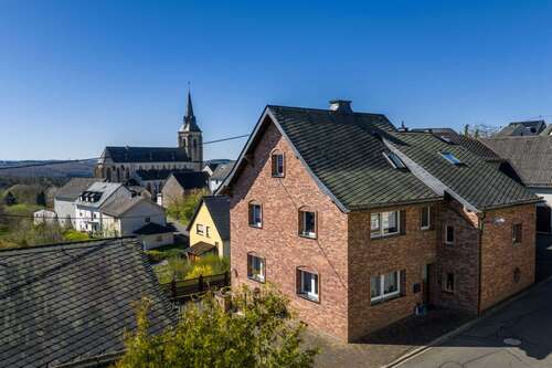 Foto - Haus zum Kaufen in Müllenbach 410.000,00 € 239.42 m²