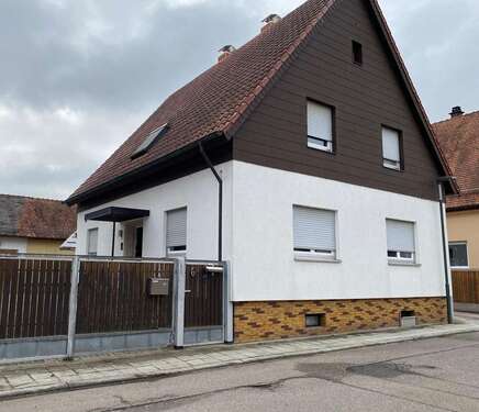 Foto - Haus zum Kaufen in Dettenheim Rußheim 395.000,00 € 130 m²