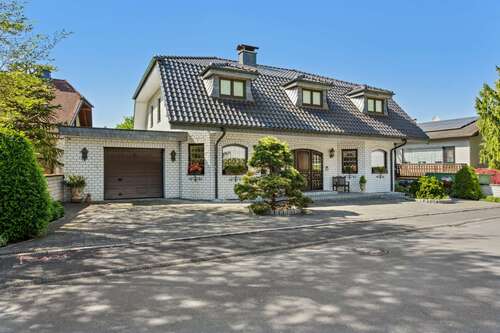 Foto - Haus zum Kaufen in Lohmar 990.000,00 € 237 m²